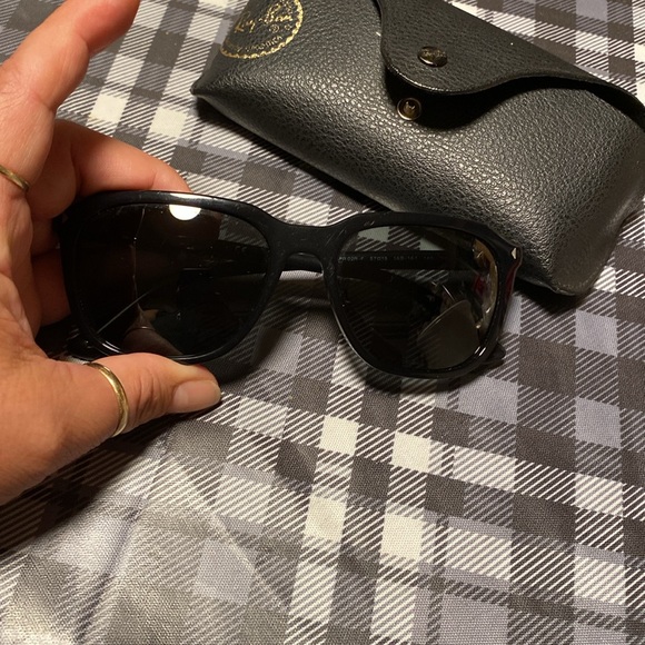 Prada sunglasses - Picture 5 of 9